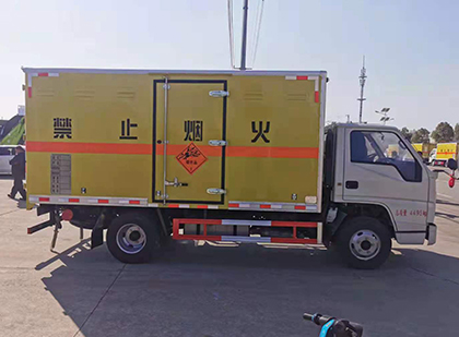 东河爆破器材运输车工人安全操作规范与智能技术保障